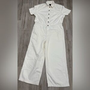 Women Levi’s Large white button down overalls with short sleeves and collar